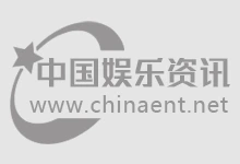 宋祖儿穿绿色吊带裙身材纤细 在大自然中拍照状态松弛